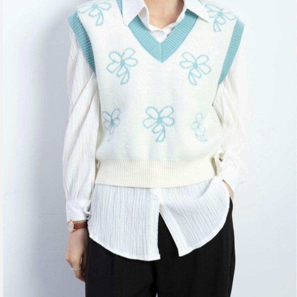 Geeky chic| Casual|Cottage| flower vest| Preppy chic|Medium